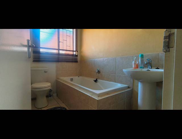 3 BEDROOM TOWNHOUSE FOR SALE IN PROTEA GLEN